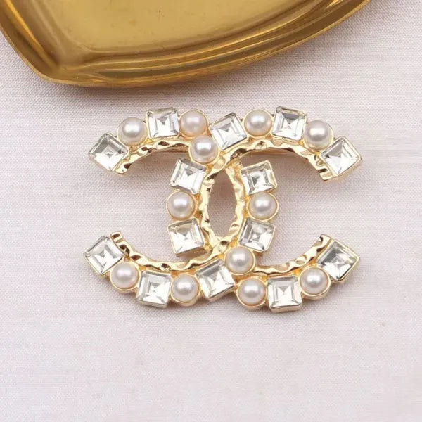 Gold Fashion Simplicity Letter Pearl Brooch